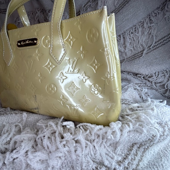 💎 Louis Vuitton Vernis Monogram Wilshire PM Tote Handbag • Citrine 💎 - Picture 4 of 12